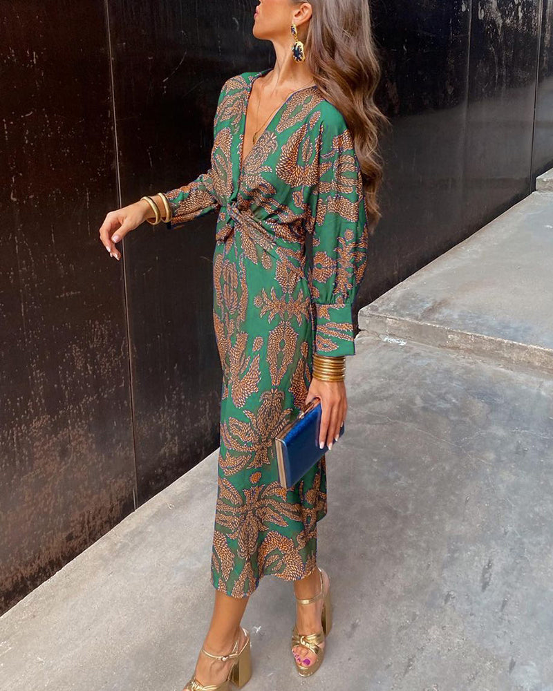 Isadora™ – Chic Midi Dress Featuring a Classic Charm Print