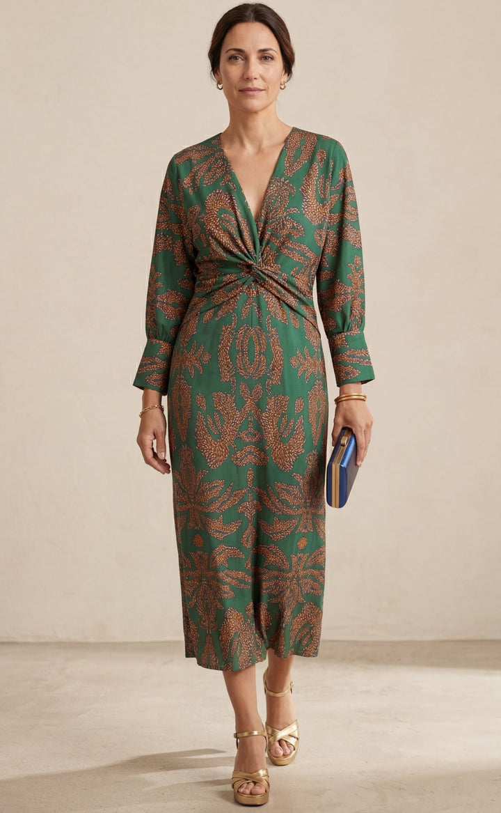 Isadora™ – Chic Midi Dress Featuring a Classic Charm Print