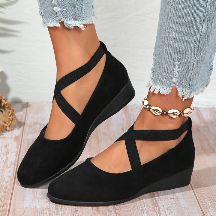 Elodia - Closed-Toe Wedge Ballerina Flats
