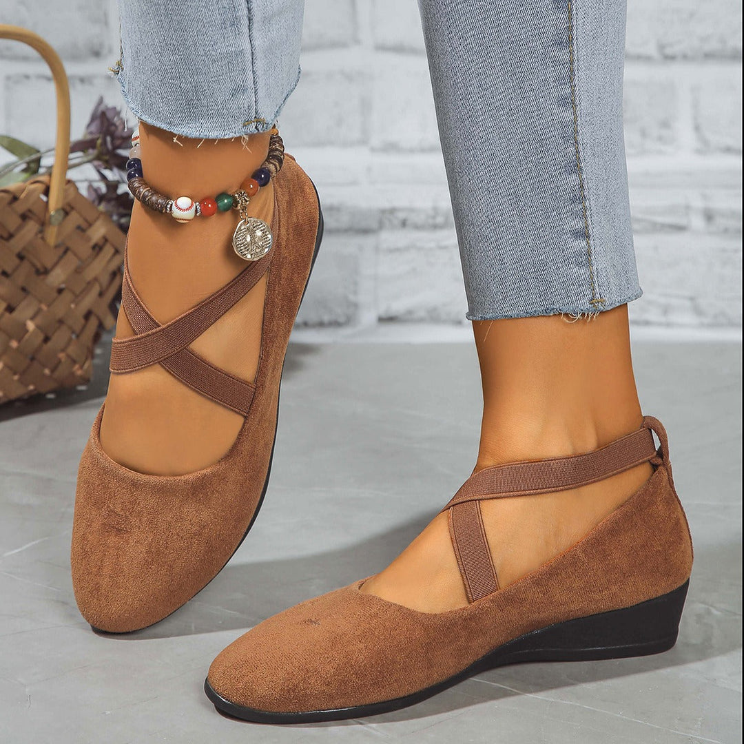 Elodia - Closed-Toe Wedge Ballerina Flats